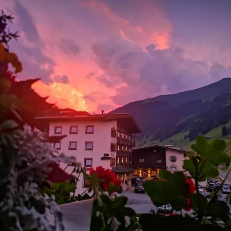 Hotell Kirchlerhof 3*